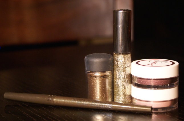 Easy ways to add glitter to your holiday makeup routine